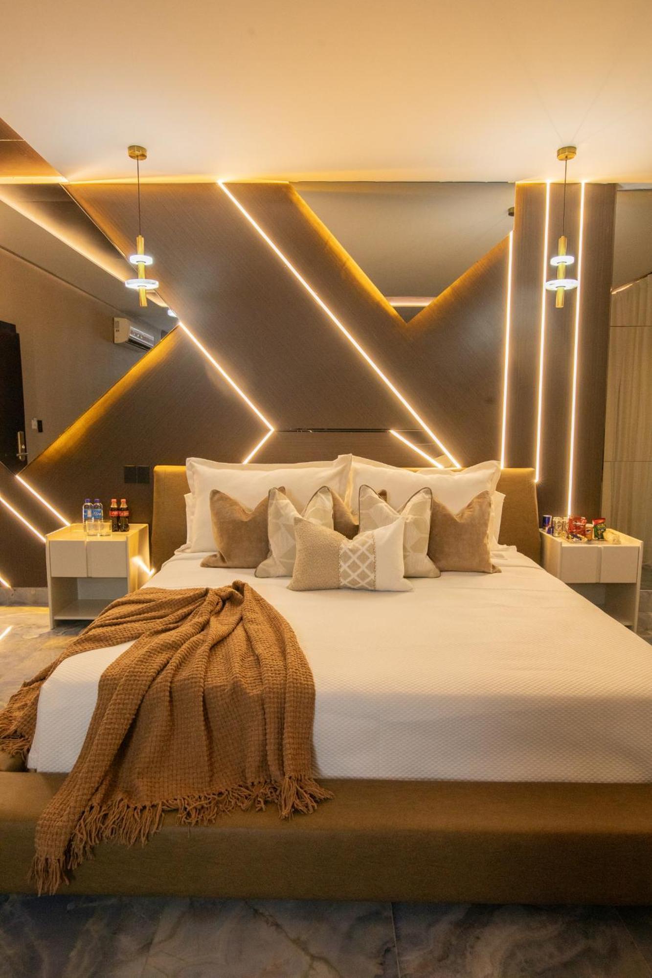 Lovera Hotel 圣地亚哥洛斯卡巴 外观 照片