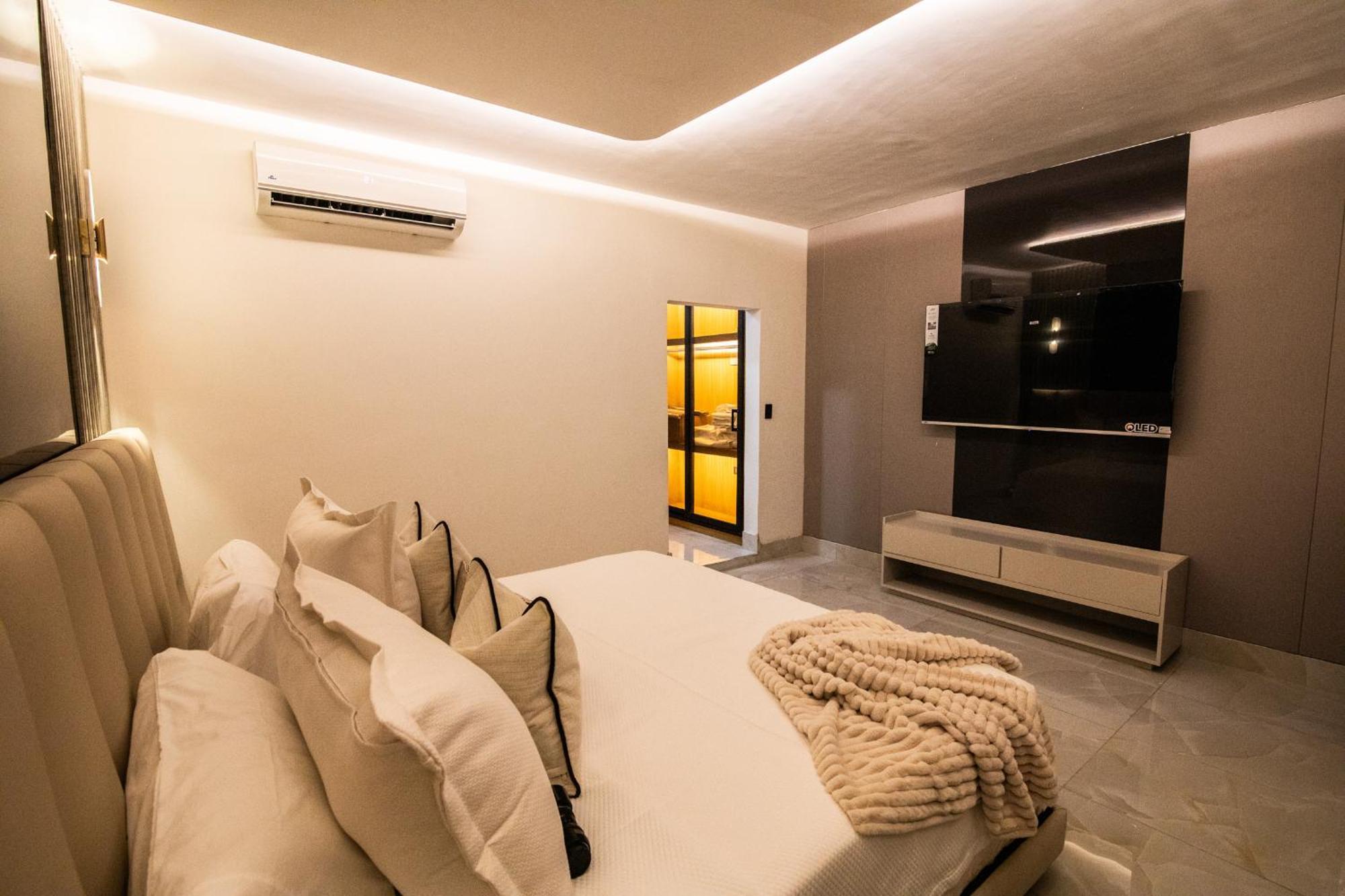 Lovera Hotel 圣地亚哥洛斯卡巴 外观 照片