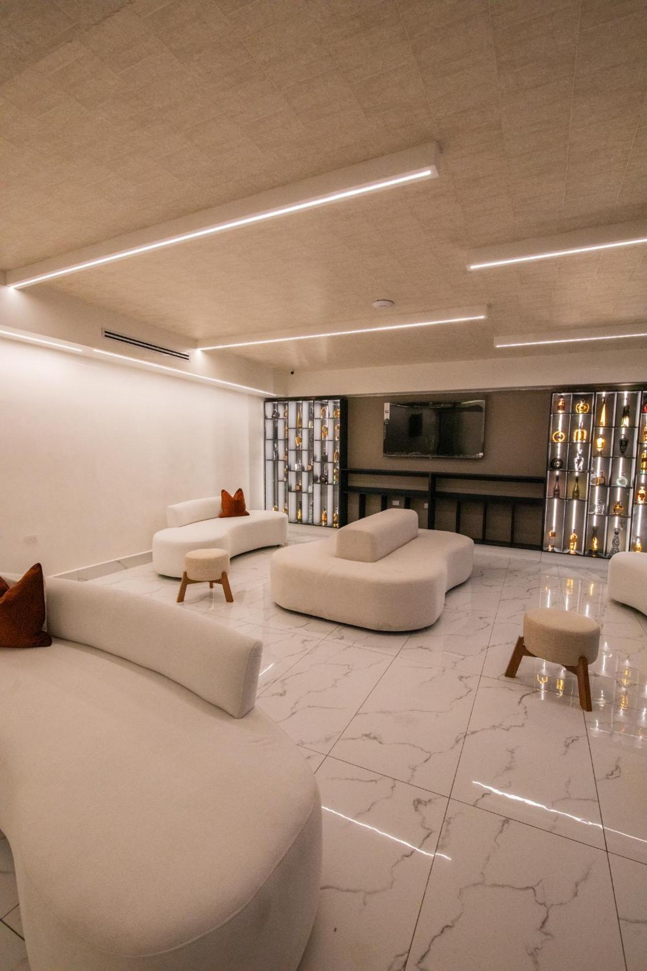 Lovera Hotel 圣地亚哥洛斯卡巴 外观 照片